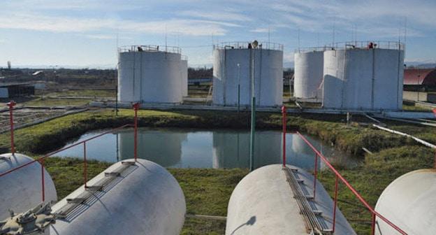 Нефтезавод в селе Берикей. Фото: пресс-служба Народного собрания Республики Дагестан. http://www.nsrd.ru/pub/novosti/deputati_respublikanskogo_parlamenta_izuchili_12_01_2018