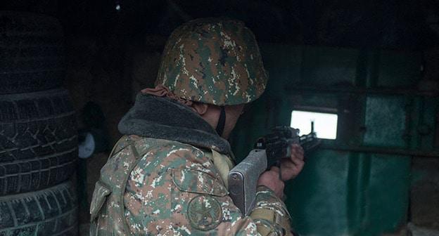 На линии соприкосновения в Нагорном Карабахе. Фото: Sputnik/Asatur Yesayants https://ru.armeniasputnik.am/karabah/20170131/6240887/karabah-soobshchaet-o-primenenii-azerbaydzhanom-snaiperskikh-vintovok.html