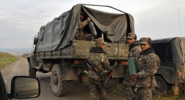 На линии соприкосновения в Нагорном Карабахе. Фото © Sputnik/ Асатур Есаянц
https://ru.armeniasputnik.am/karabah/20171103/9310040/zamglavy-mid-armenii-odnostoronnie-ustupki-po-karabahu-ehto-mazohizm.html