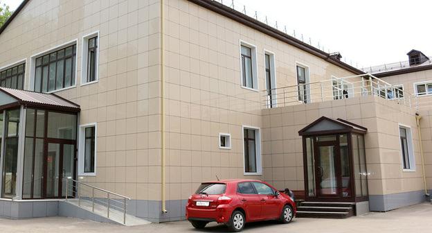 Территория  республиканской клинической больницы в Махачкале. Фото http://rkb05.ru/portfolio-4