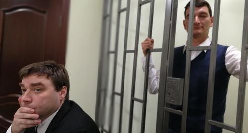 Адвокат Александр Попков и Александр Валов в зале суда. Фото Светланы "Кравченко для "Кавказского узла"