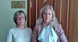 Мама Максима Панфилова (слева) и адвокат Мария Куракина. Фото Елены Гребенюк для "Кавказского узла"