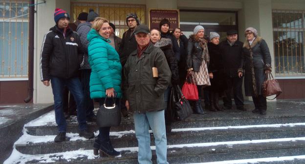 Группа поддержки сторонников Навального у Пролетарского райсуда Ростова-на-Дону. Фото Константина Волгина для "Кавказского узла"
