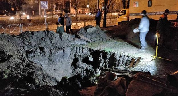 Устранение аварии на водопроводе. Фото Николая Плахова, Юга.ру