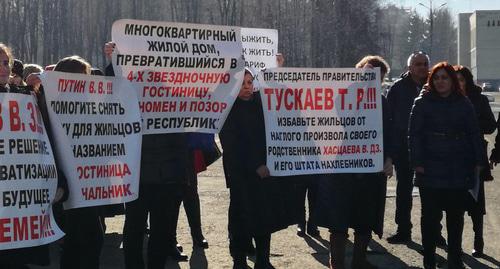 Плкакаты участников митинга во Владикавказе . Фото Эммы Марзоевой для "Кавказского узла"