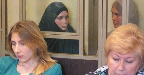 Татьяна Карпенко (слева) и Наталья Гришина в зале суда. Фото Константина Волгина для "Кавказского узла"