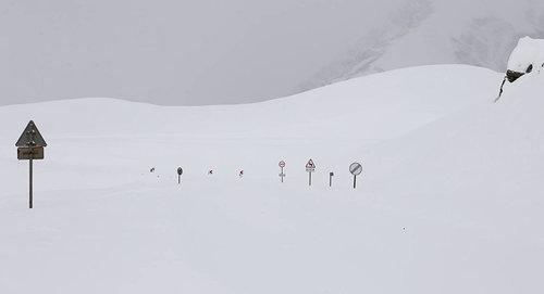 Снег на Военно-Грузинской дороге . Фото FB / Roads Department of Georgia