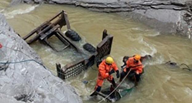 Последствия ДТП в горах Адыгеи. Фото http://01.mchs.gov.ru/operationalpage/operational