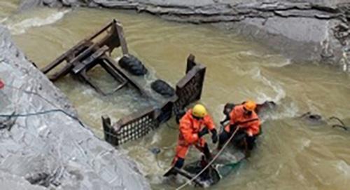 Последствия ДТП в горах Адыгеи. Фото http://01.mchs.gov.ru/operationalpage/operational