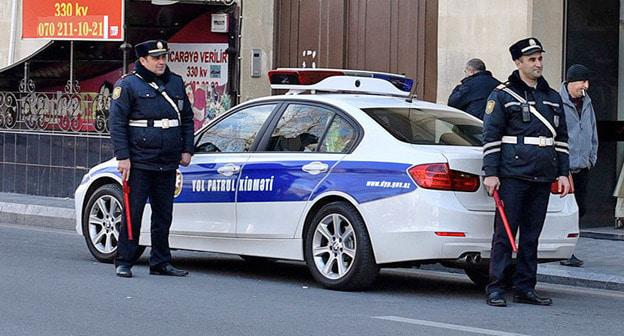 Сотрудники полиции. Баку. Фото © Sputnik / Murad Orujov https://ru.sputnik.az/life/20180109/413524098/azerbajdzhan-baku-voditele-zima-shiny-transport-avtomobili-sneg.html