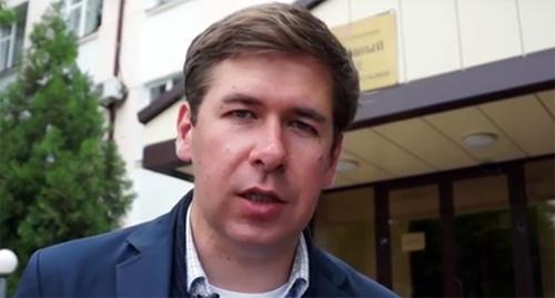 Адвокат Илья Новиков. Кадр видео http://www.svoboda.org/media/video/27755009.html
