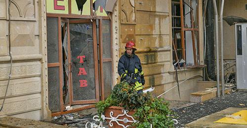 Последствия взрыва в подвале жилого дома на улице Диляры Алиевой в Баку. Фото: © SPUTNIK / MURAD ORUJOV https://ru.sputnik.az/incidents/20180127/413786454/vzriv-baku-pogibshiye.html