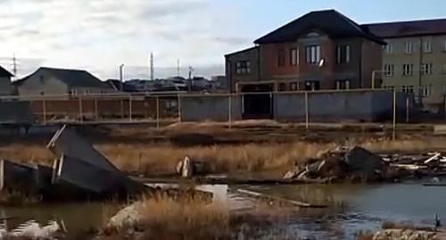  Затопление переулка Магистрального в Каспийске 
 Фото: пользователь golos.dagestana
https://www.instagram.com/p/Beh9bSmAN4U/?taken-by=golos.dagestana