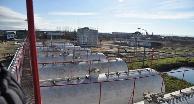 Нефтезавод в селе Берикей. Фото: пресс-служба Народного собрания Республики Дагестан. http://www.nsrd.ru/pub/novosti/deputati_respublikanskogo_parlamenta_izuchili_12_01_2018