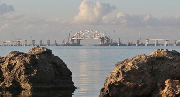 Строящийся мост в Керченском проливе. Фото: REUTERS/Pavel Rebrov