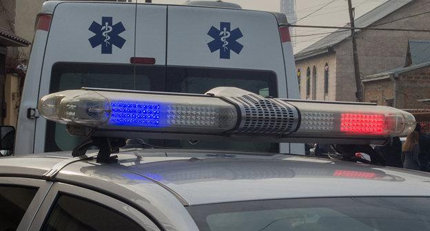 Сигнальные огни на борту автомобиля и символки Скорой помощи в Армении. Фото Sputnik/ Асатур Есаянц
