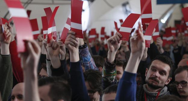 Активисты штаба Навального. Москва, 24 декабря 2017 г. Фото: REUTERS/Maxim Shemetov