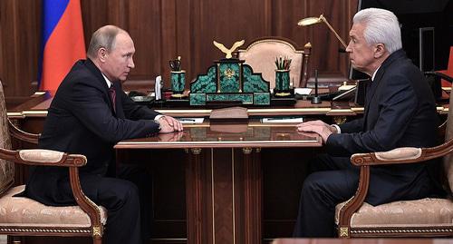 Владимир Путин и Владимир Васильев на встрече в Кремле. Фото http://kremlin.ru/events/president/news/55760/photos#photo-50560