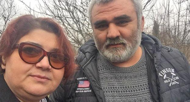 Афган Мухтарлы и Хадиджа Исмаилова во время церемонии поминовения в селе Ашагы Тала в Азербайджане. 8 февраля 2018 г. Фото:  Khadija Ismayil https://www.facebook.com/khadija.ismayil