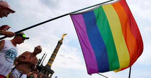 Флаг ЛГБТ. Фото: REUTERS/Fabrizio Bensch