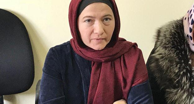 Написат Магомедова, мать Ислама Магомедова, во время пресс-конференции. Махачкала, 8 февраля 2018 г. Фото Патимат Махмудовой для "Кавказского узла"