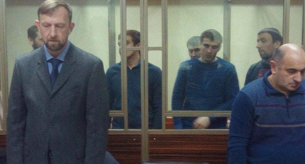 Северо-Кавказский окружной военный суд в Ростове-на-Дону приговорил шесть обвиняемых по делу о ячейке "Исламского государства"* в Карачаево-Черкесии к длительным срокам заключения. Ростов-на-Дону, 9 февраля 2018 г. Фото Валерия Люгаева для "Кавказского узла"