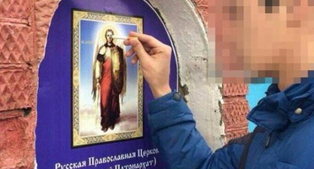 Фотография, на которой житель Краснодарского края потушил сигарету об икону в храме. Фото: Пресс-служба Горячий Ключ. Онлайн. Краснодарский край vk.com/gorkl