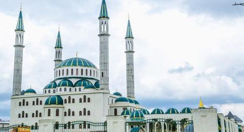 Центральная соборная мечеть города. Фото Shkhashefij https://ru.wikipedia.org/wiki/Черкесск
