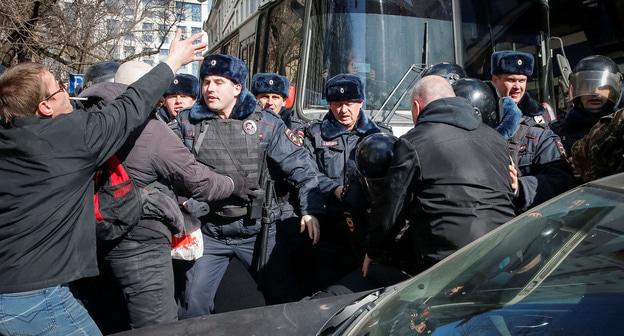 Задержание сторонников Навального. Москва, 26 марта 2017 г. Фото: REUTERS/Maxim Shemetov