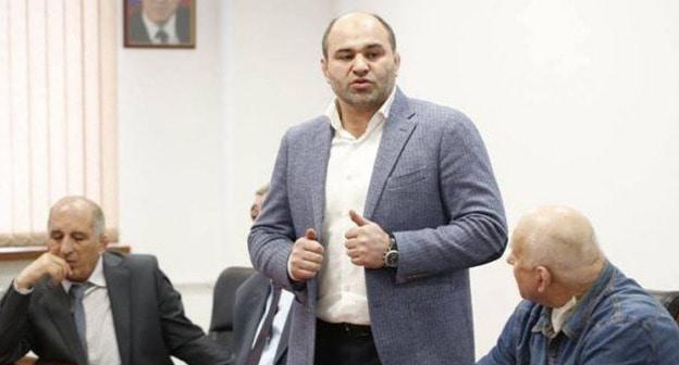 Сажид Сажидов (в центре). Фото: пресс-служба Минспорта РД