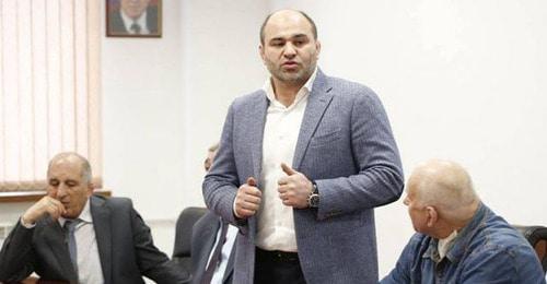 Сажид Сажидов (в центре). Фото: пресс-служба Минспорта РД