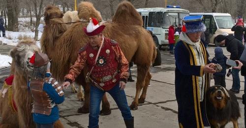 Участники праздника Цаган сар в Элисте, Фото: Бадма Бюрчиев для "Кавказского узла".