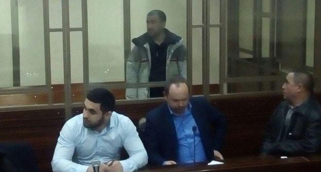 Подсудимый Абужаборзоде Абдусалом и его адвокаты в зале суда. 19 февраля 2018 года. Фото Валерия Люгаева для "Кавказского узла"