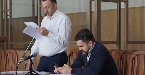 Сергей Моргачёв (справа) со своим адвокатом. Фото предоставлено пресс-службой Ростовского областного суда.