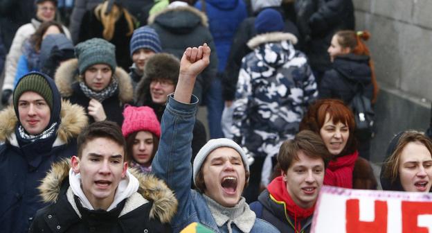 Студенты. Фото: REUTERS/Sergei Karpukhin