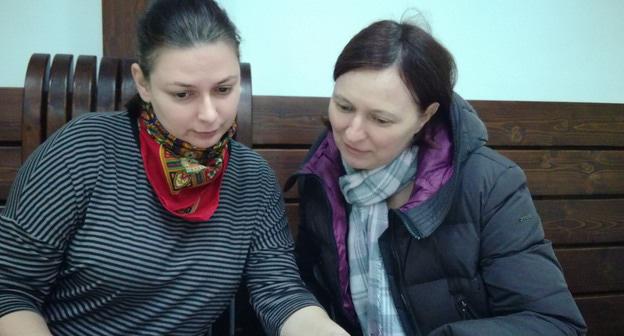 Родители слабовидящих детей Елена Беева (слева) и Ирина Силантьева. Фото Татьяны Филимоновой для "Кавказского узла"