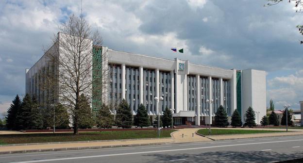 Здание правительства Адыгеи. Фото: Пресс-служба Государственного Совета-Хасэ Республики Адыгея http://www.gshra.ru/press-tsentr/photo/raznoe/