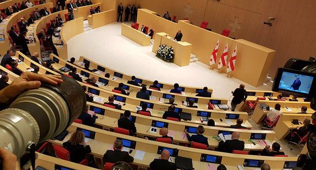 Заседание парламента Грузии. Фото © Sputnik / Alexander Imedashvili
https://sputnik-georgia.ru/politics/20161118/233865316/Parlament-Gruzii-utverdil-rukovoditelej-15-profilnyh-komitetov.html