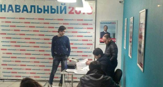 Обыск в астраханском штабе Навального. Астрахань, 21 февраля 2018 г. Фото Ольги Ветер для "Кавказского узла"