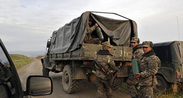 На линии соприкосновения в Нагорном Карабахе. Фото © Sputnik/ Асатур Есаянц
 https://ru.armeniasputnik.am/karabah/20171103/9310040/zamglavy-mid-armenii-odnostoronnie-ustupki-po-karabahu-ehto-mazohizm.html