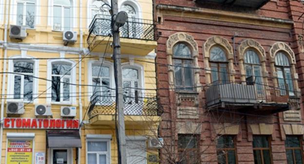 Архитектурный контраст на проспекте Семашко в Ростове-на-Дону. Декабрь 2014 года. Фото Олега Пчелова для "Кавказского узла".