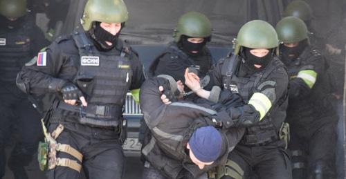 Сотрудники силовых структур во время задержания. Фото: Пресс-служба Национального антитеррористического комитета http://nac.gov.ru