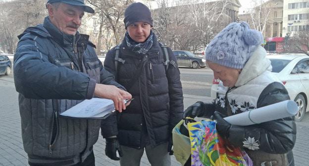 Дольщики Александр Назаров (слева) и Алексей Шапочкин. Волгоград, 27 февраля 2018 года. Фото Татьяны Филимоновой для "Кавказского узла"