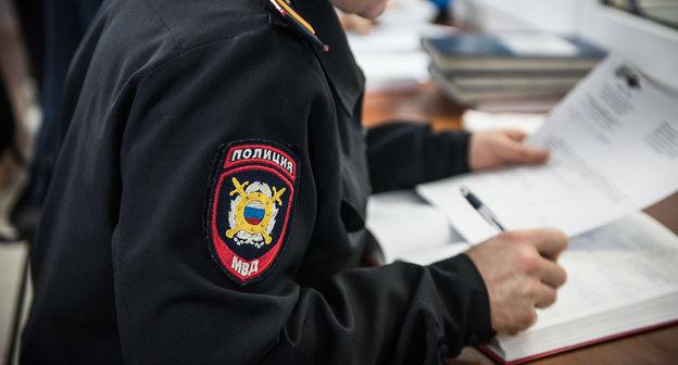 Сотрудник полиции. Фото Елены Синеок, Юга.ру