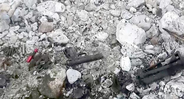 Содержимое тайника с оружием. Фото http://nac.gov.ru/kontrterroristicheskie-operacii/v-dagestane-v-hode-kto-neytralizovany-dvoe-0.html