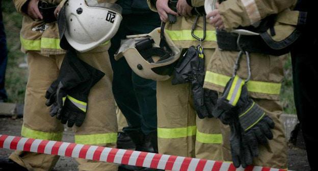 Сотрудники МЧС. Фото: Геннадий Аносов / Югополис