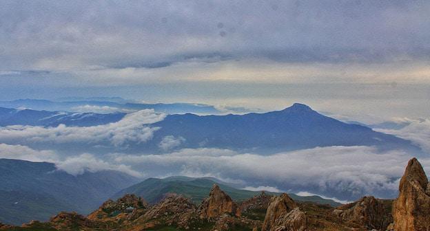 Горы в Дагестане. Фото: Аль-Гимравий https://ru.wikipedia.org