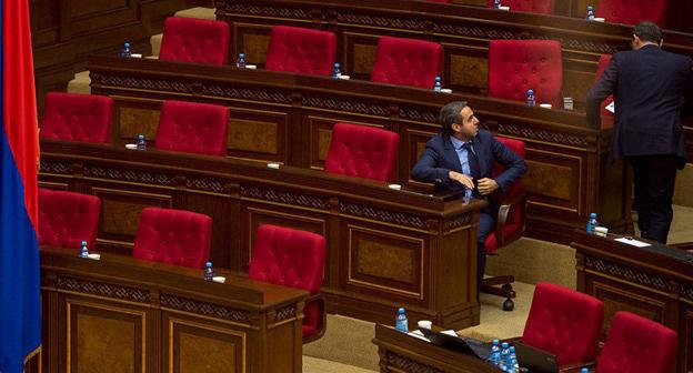 Парламент Армении. Фото © Sputnik/ Asatur Yesayants https://ru.armeniasputnik.am/politics/20180117/10181708/konstitucionnyj-sud-armenii-othvatil-sebe-polnomochiya-prezidenta-i-deputatov.html