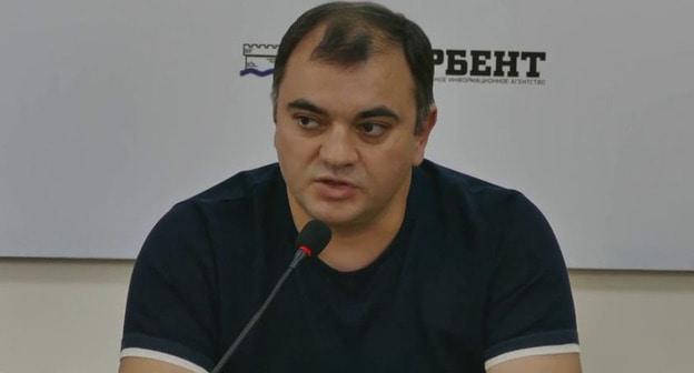 Милрад Фатуллаев. Кадр из видео пользователя РИА Дербент https://www.youtube.com/watch?v=Q3iOxjGTIyw