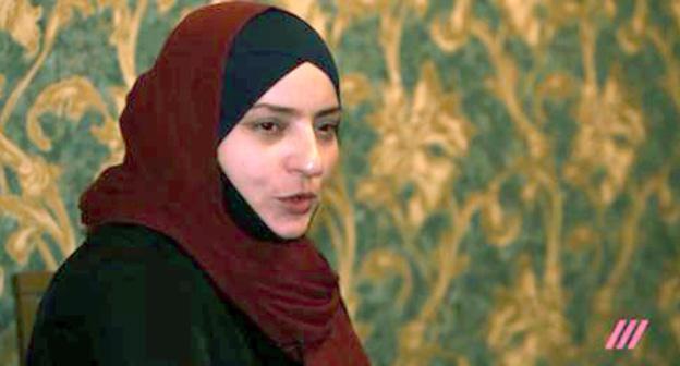 Жительница Махачкалы Залина Габибулаева. Скриншот с видео "Дождя" https://tvrain.ru/teleshow/reportazh/iz_halifata_za_reshetku-459102/